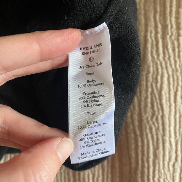 Everlane The Cashmere Crew in black, size small - Picture 4 of 5